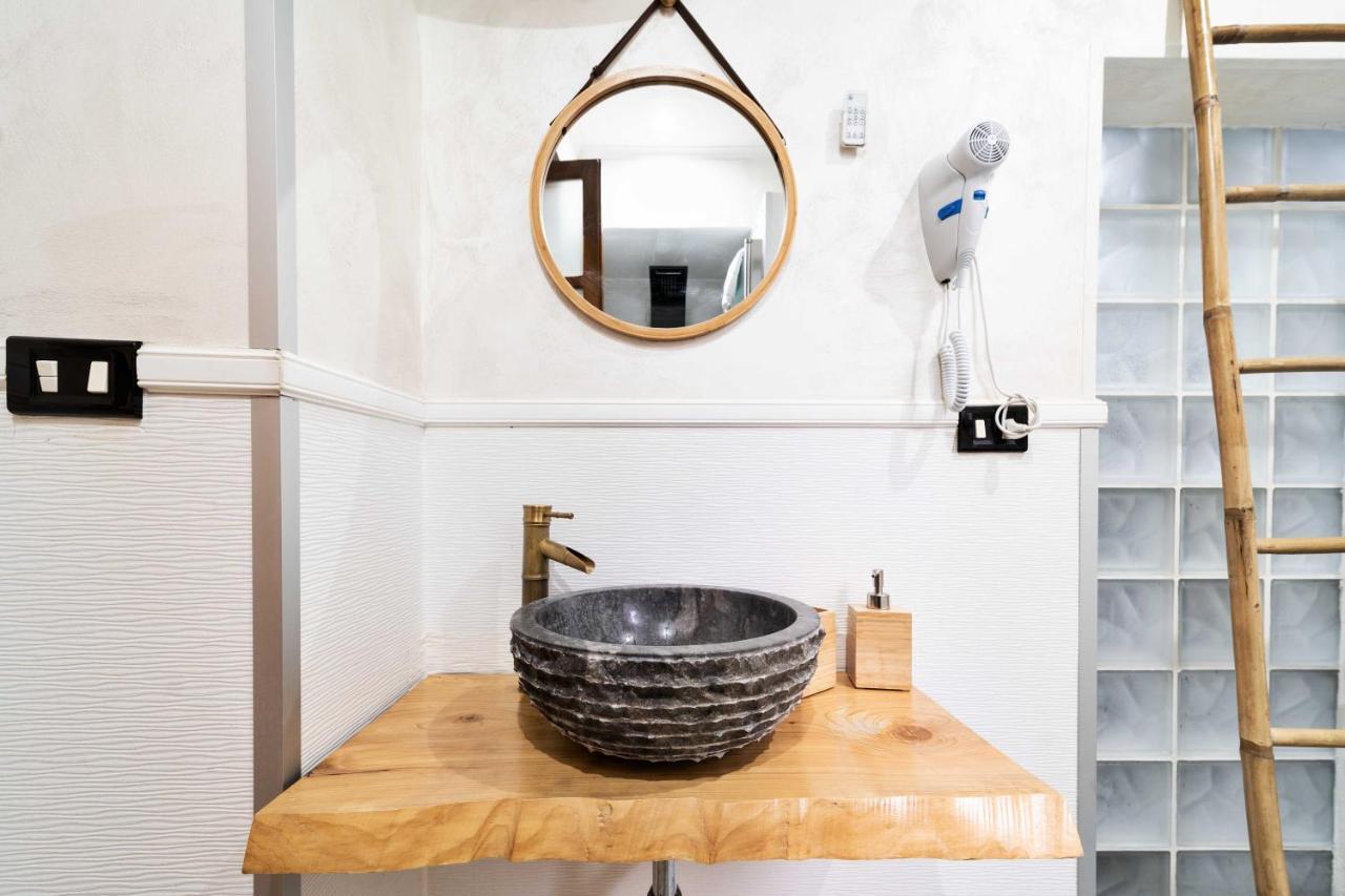 Newhouse Dei Mille Apartment Бари Екстериор снимка